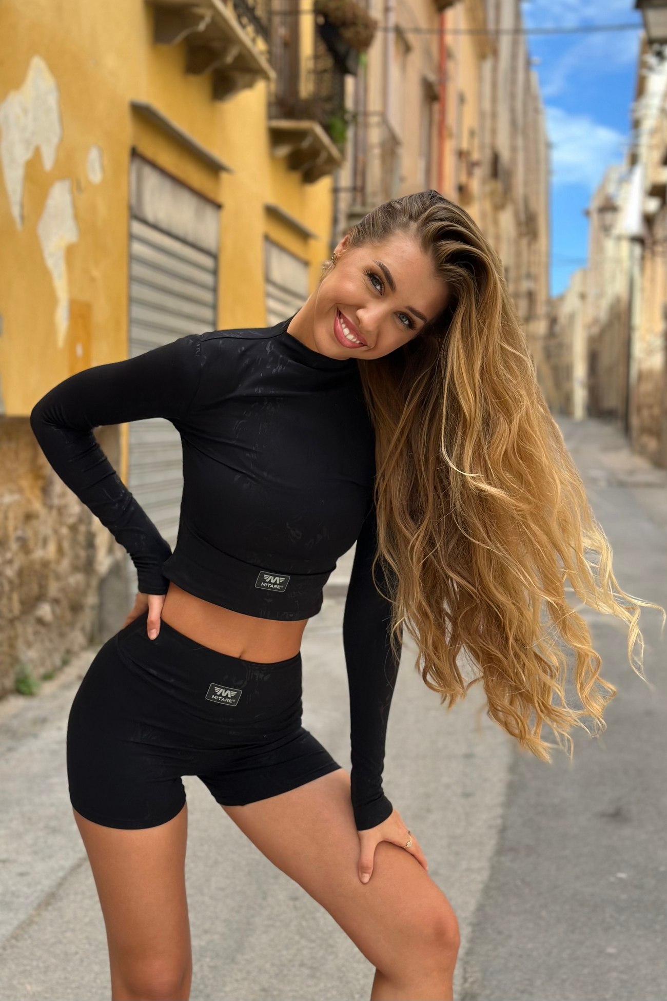 Chemise noire à manches longues de la nouvelle collection LUNA
